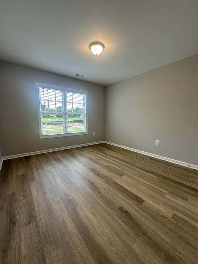 Photo - 815 Middleton Rd