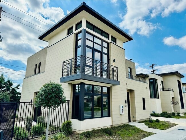 Building Photo - 511 N Santa Anita Ave