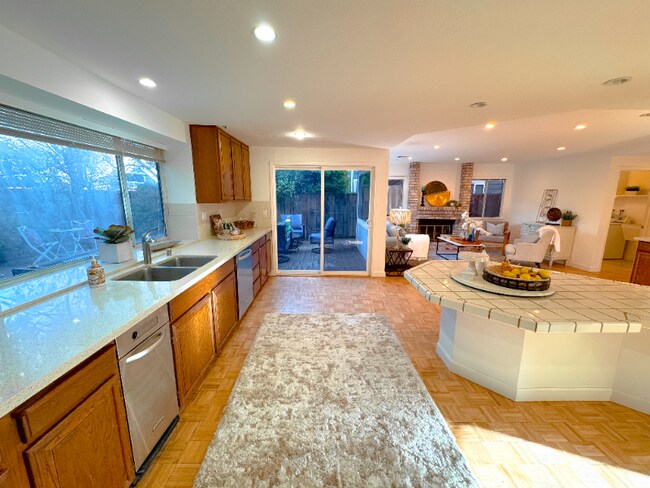 Photo - 115 Thatcher Ln