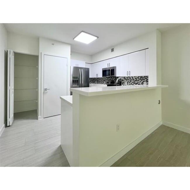 Photo - 601 NE 39th St