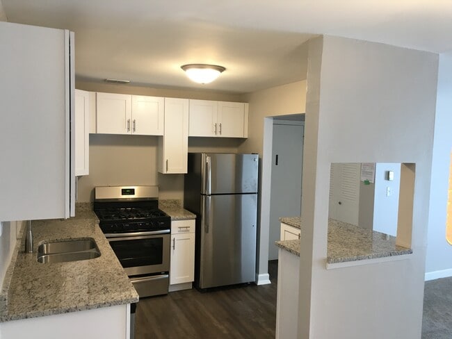 Photo - 9S120 Lake Dr Unidad 208