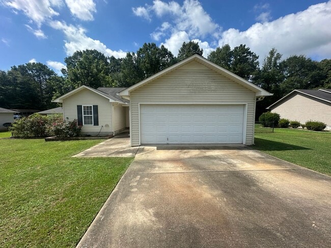 Photo - Lawn-care & Pest Control Included