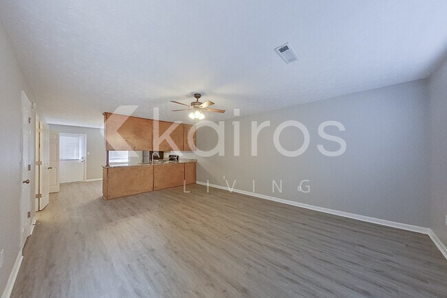 160 Deer Pkwy
