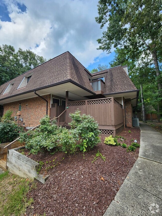 Building Photo - Chapel Hill / Finley Forest Townhouse