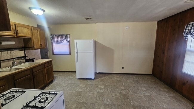Photo - 1041 S Yale St