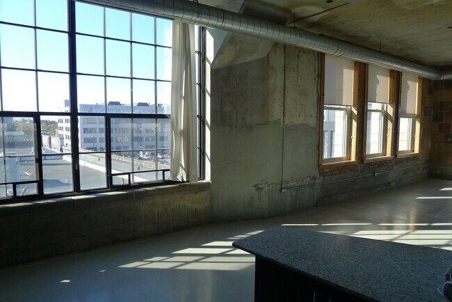 Photo - 41 Burroughs St Unidad 205