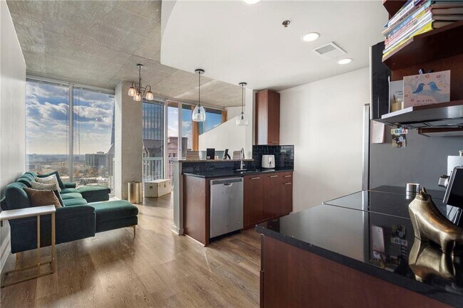 Photo - 3324 Peachtree Rd NE Unidad 2208