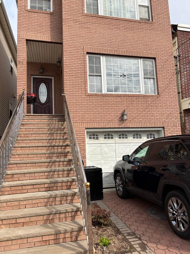 Building Photo - 30 Whitman Ave Unit -1