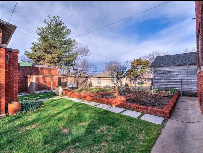 Photo - 2601 N Hudson Ave