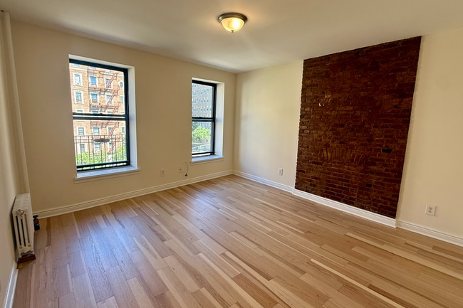 Building Photo - 2708 Broadway