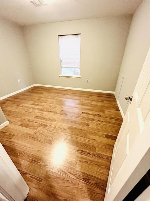 Photo - 5038 Spruce St