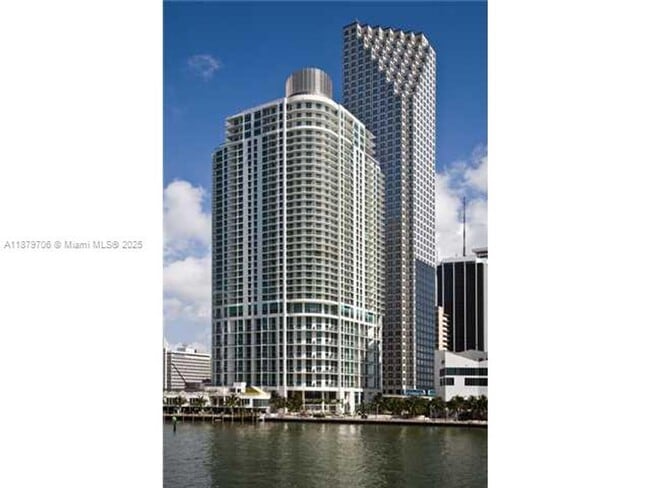 Building Photo - 300 S Biscayne Blvd Unit 300 S Biscayne Blvd  T-1712 Rental