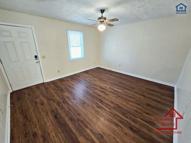 Photo - 210 Holly Berry Ln