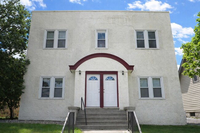 Photo - 718-4TH