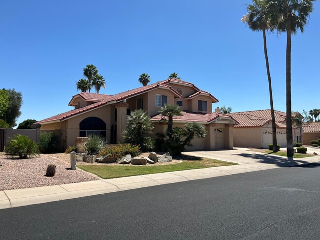 Building Photo - 6283 W Lone Cactus Dr