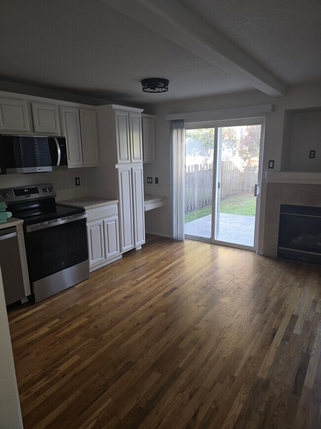 Photo - 222 W Hereford St