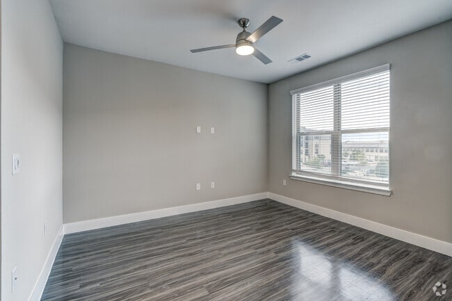 1BR, 1BA - 1,058SF - Dining Room