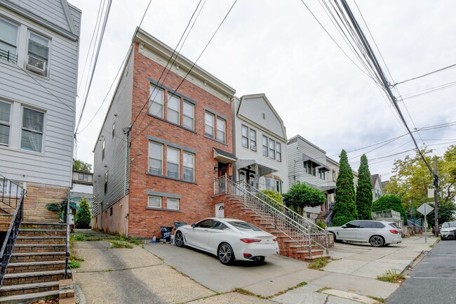 Building Photo - 572 Liberty Ave Unit 1 Rental