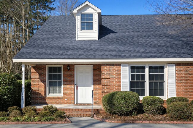 Building Photo - 1075 Arnaud St