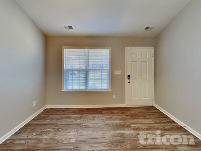 Photo - 310 Dexter Pl