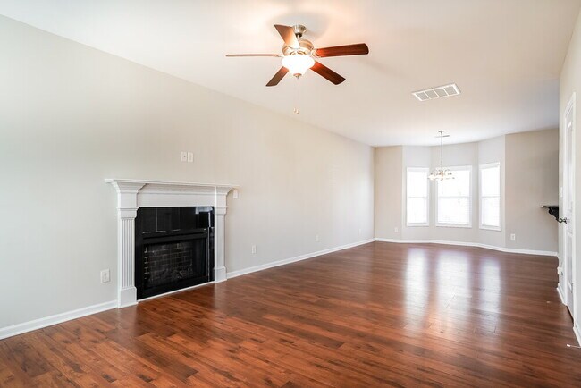 Photo - 229 Darecrest Ln