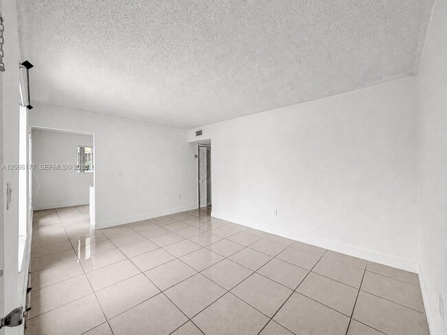 Photo - 9103 SW 38th St Unit A