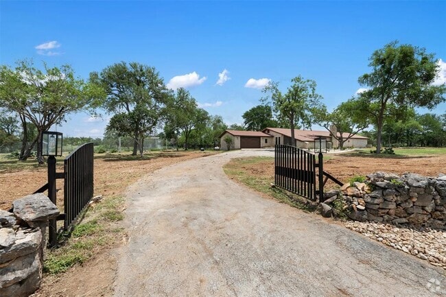 Building Photo - 2020 Hilliard Rd Rental