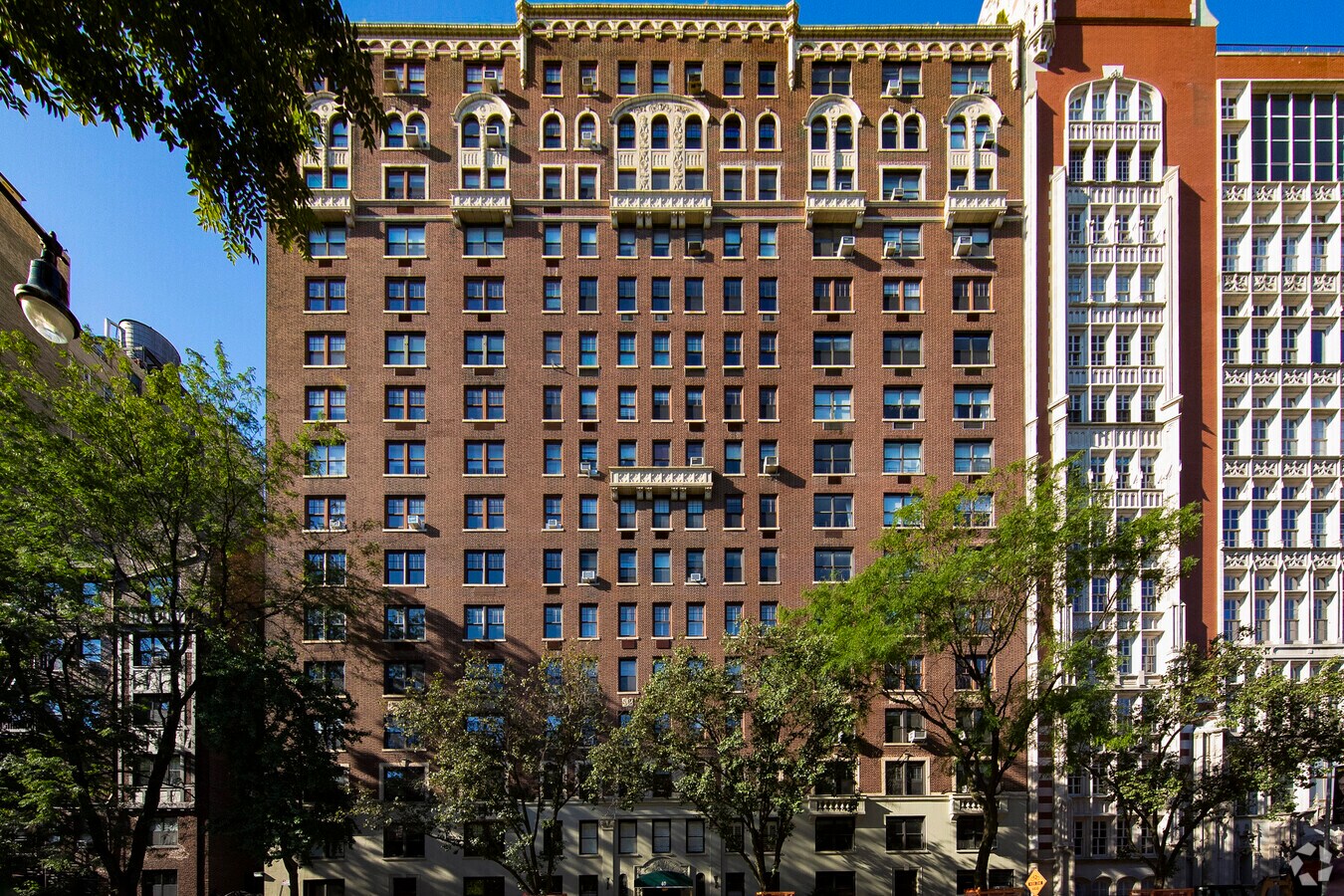 40-37 W 77th St New York, NY 10024-5128 - 40 W 77th St