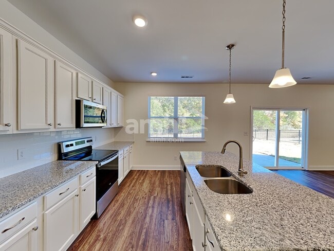 Photo - 2121 Overlake Cir