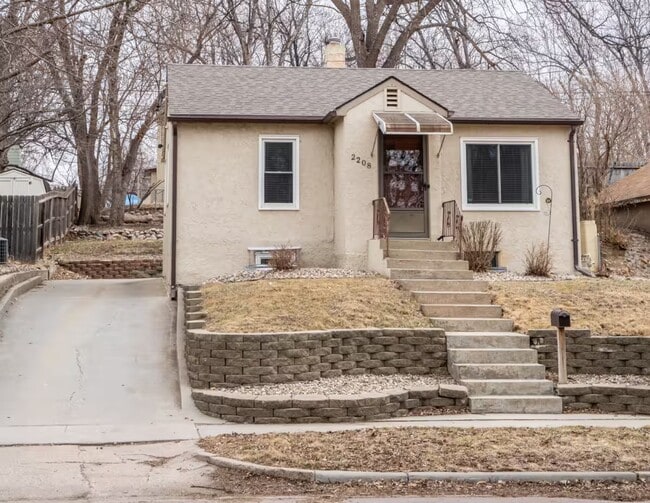 Building Photo - 2208 S Covell Ave