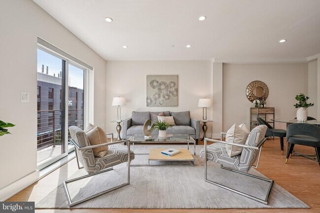 Photo - 2134 Wisconsin Ave NW Unidad 5