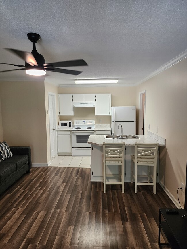 Photo - 197 Hughes St