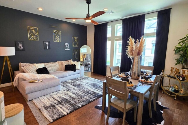 Building Photo - 5342 Donovan Gdns Ln Unit SI ID1521013P