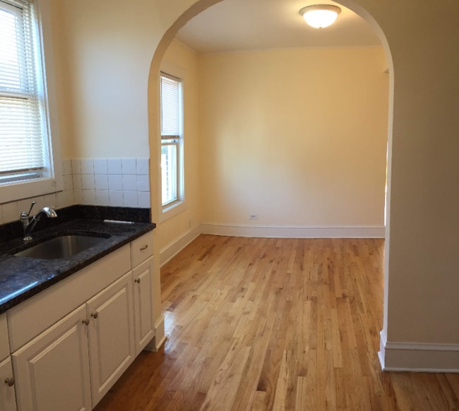 Photo - 832 W 34th Pl Unit 2