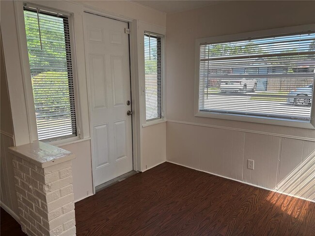 Photo - 2162 46th Ave N