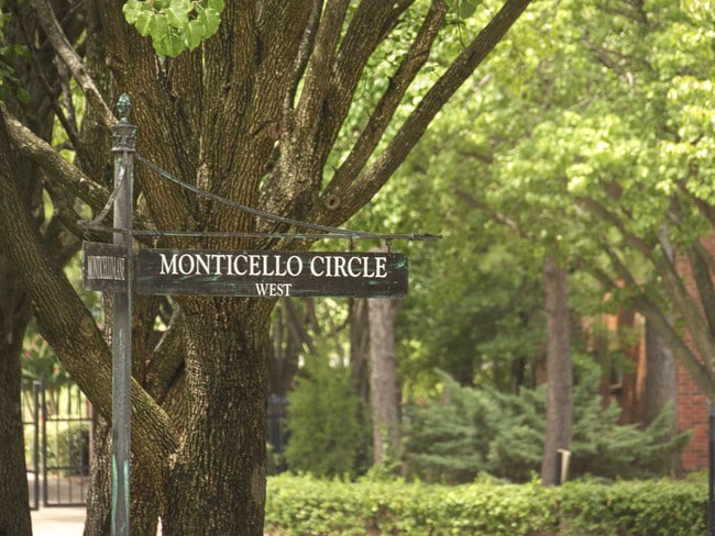 Photo - MONTICELLO APTS