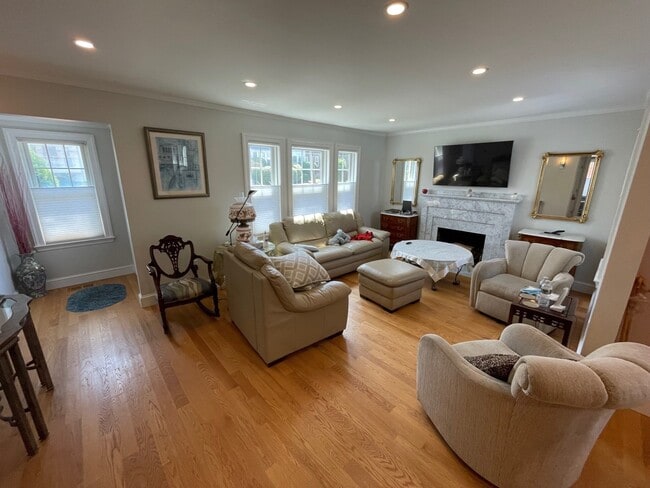 81 Poplar St