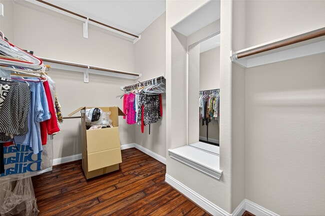 Building Photo - 15802 Pine Cone Ln