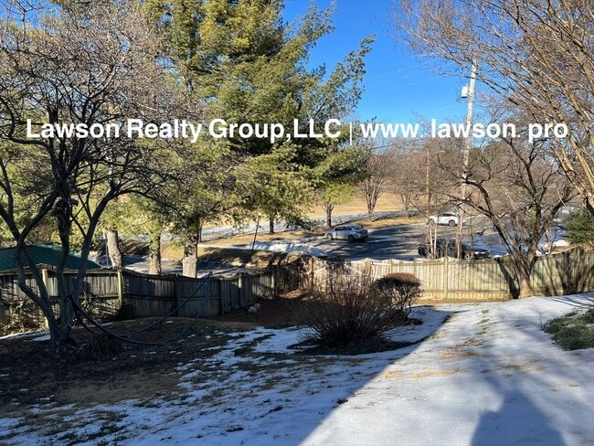 Photo - Heart of Grandin Court- Location, Location, Location!