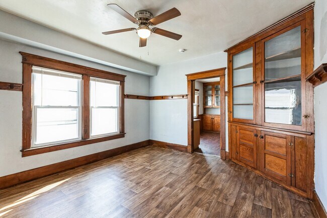 159 Royal Ave Unit upper