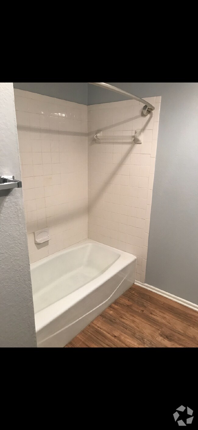 Building Photo - Cute 2 Bedroom Rental
