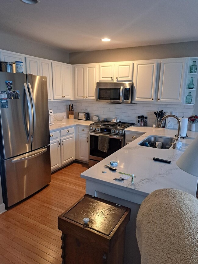 Photo - 1990 Middlebury Dr