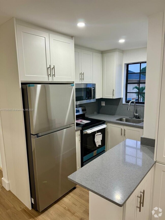 Building Photo - 1425 SW 122nd Ave Unit 4-17 Rental