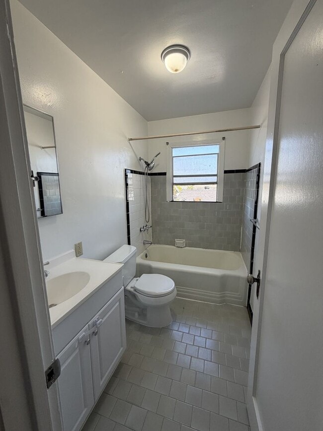 Photo - 902-908 24th Street Unit 904