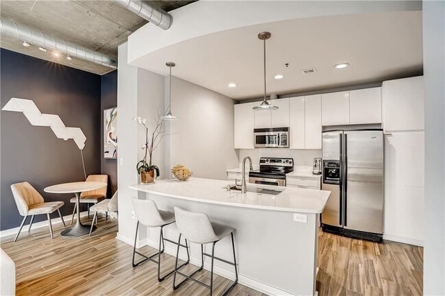 Photo - 923 Peachtree St NE Unidad 1731