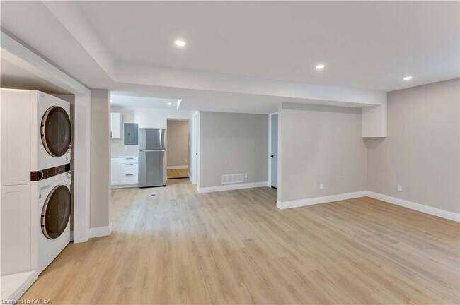 Photo - 189 Sidney St