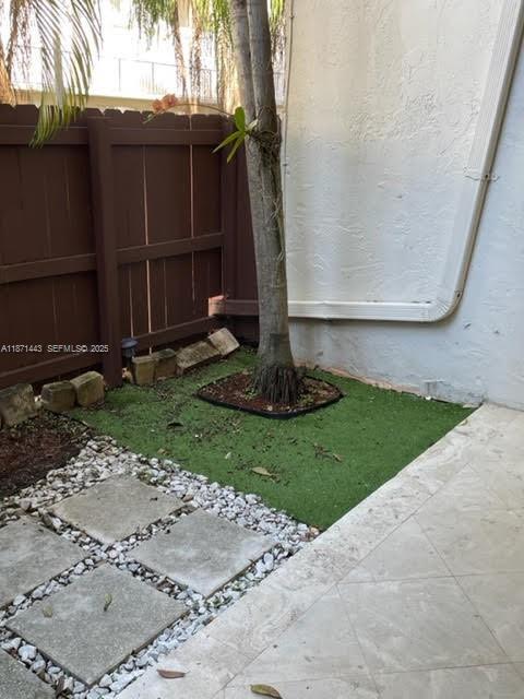 Building Photo - 6705 N Kendall Dr Unit 305