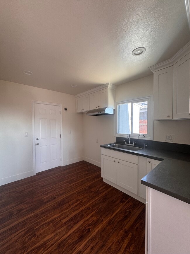 Photo - 936 N Gage Ave