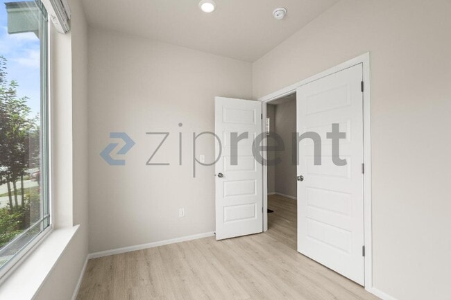Photo - Unit