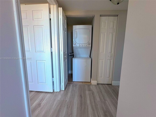 Photo - 3000 Coral Way Unidad 816